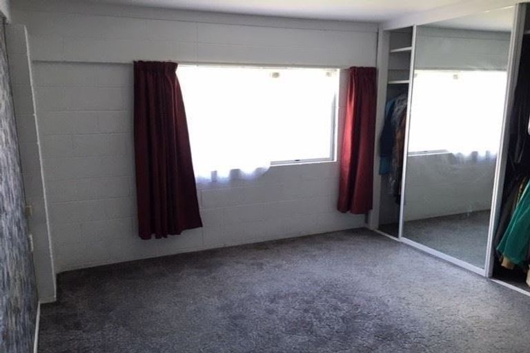 Photo of property in 5 Talavera Place, Te Atatu South, Auckland, 0602