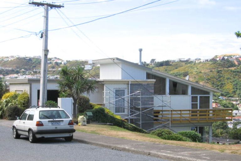 Photo of property in 12 Liddel Grove, Island Bay, Wellington, 6023