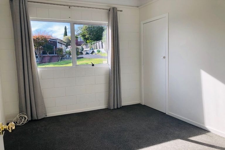 Photo of property in 8 Longwood Place, Forrest Hill, Auckland, 0620