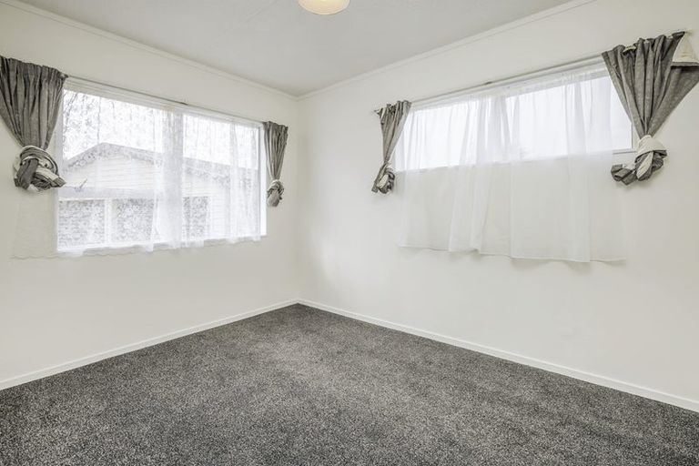 Photo of property in 13 Helms Place, Manurewa, Auckland, 2102