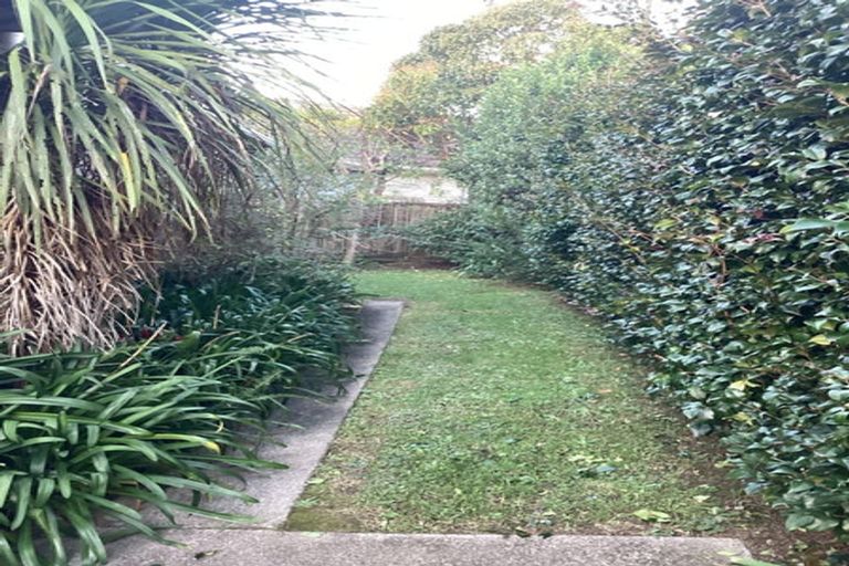 Photo of property in 3/13 Aorangi Place, Birkenhead, Auckland, 0626