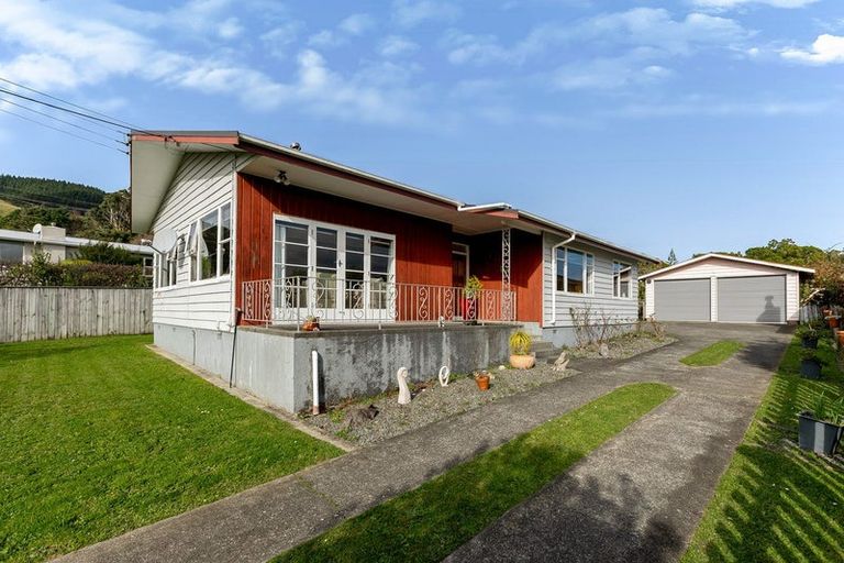 Photo of property in 102 Ruapehu Street, Paraparaumu, 5032