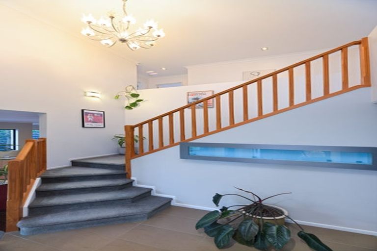 Photo of property in 19 South Kensington Way, Henderson, Auckland, 0612