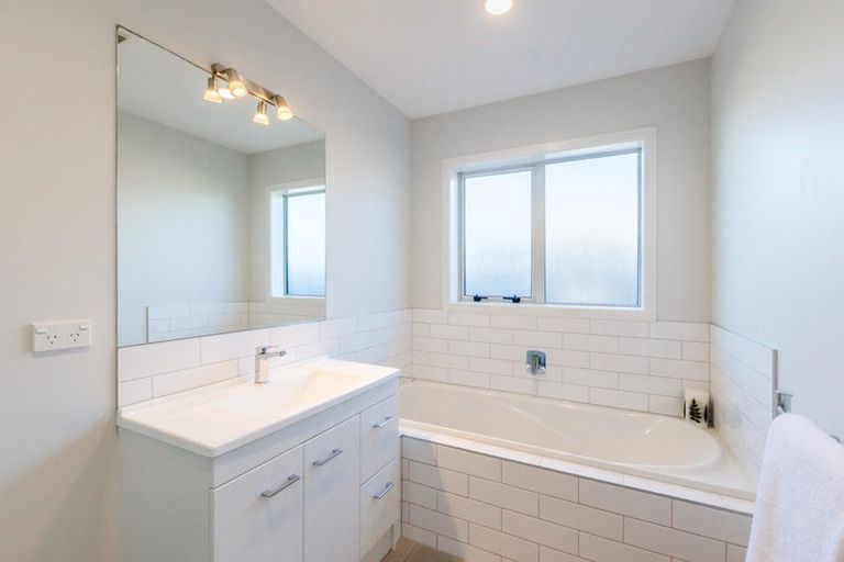 Photo of property in 37 San Priamo Place, Paraparaumu Beach, Paraparaumu, 5032