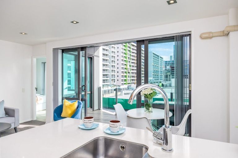 Photo of property in 6 Lancelot Road, Orewa, 0931