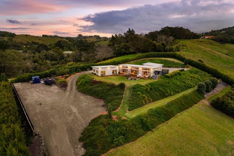 Photo of property in 33 Hakao Road, Minden, Tauranga, 3171