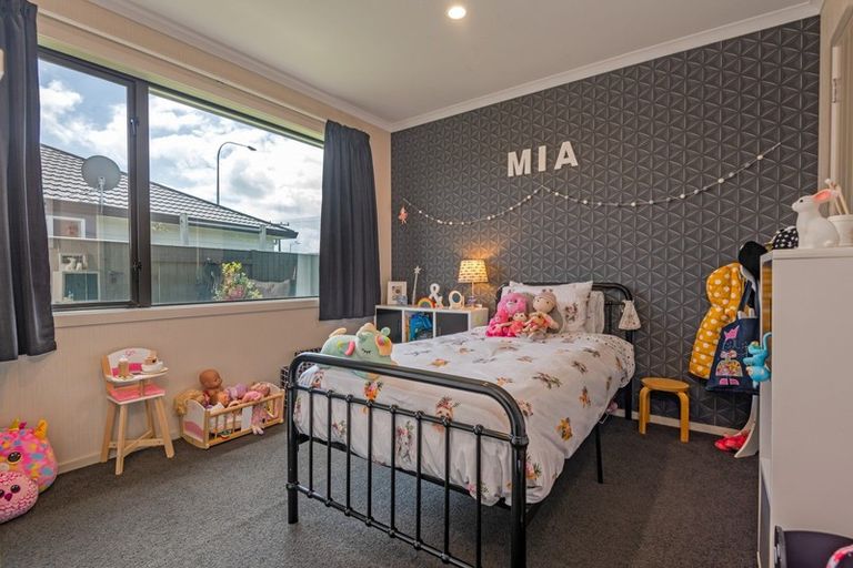 Photo of property in 4 Angelina Way, Kelvin Grove, Palmerston North, 4414