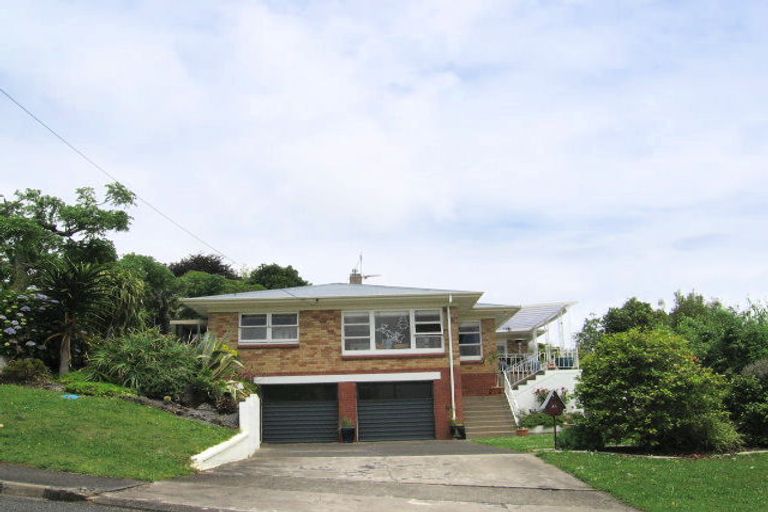 Photo of property in 21 Anzac Road, Pukekohe, 2120