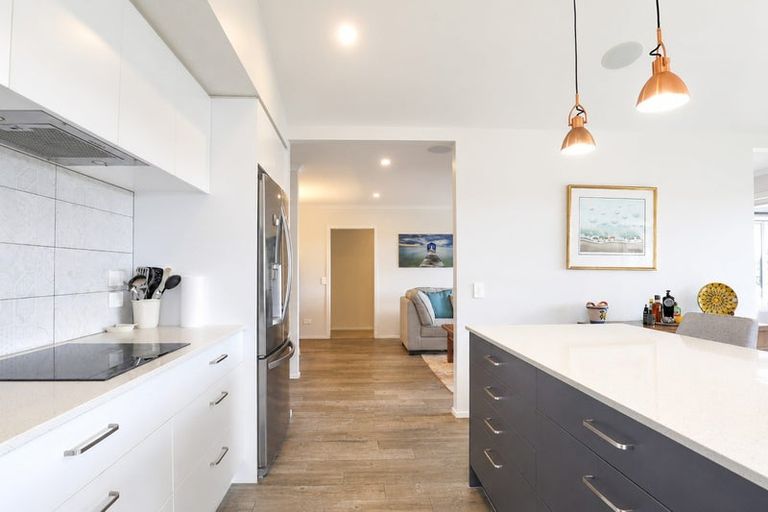 Photo of property in 37 Harding Drive, Papamoa Beach, Papamoa, 3118