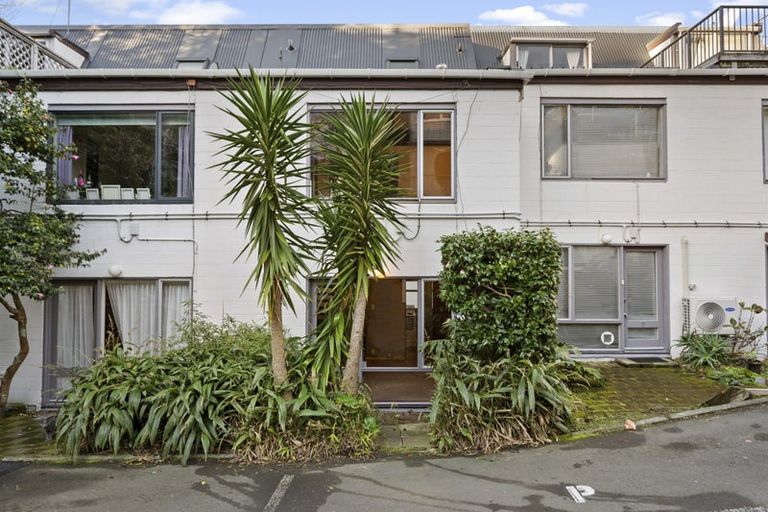 Photo of property in Sherwood Mews, 28q Bidwill Street, Mount Cook, Wellington, 6021