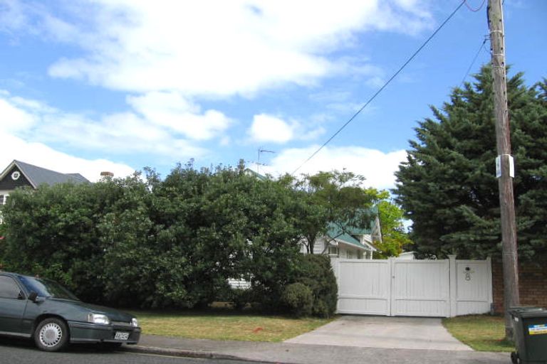 Photo of property in 8 Holiday Road, Milford, Auckland, 0620