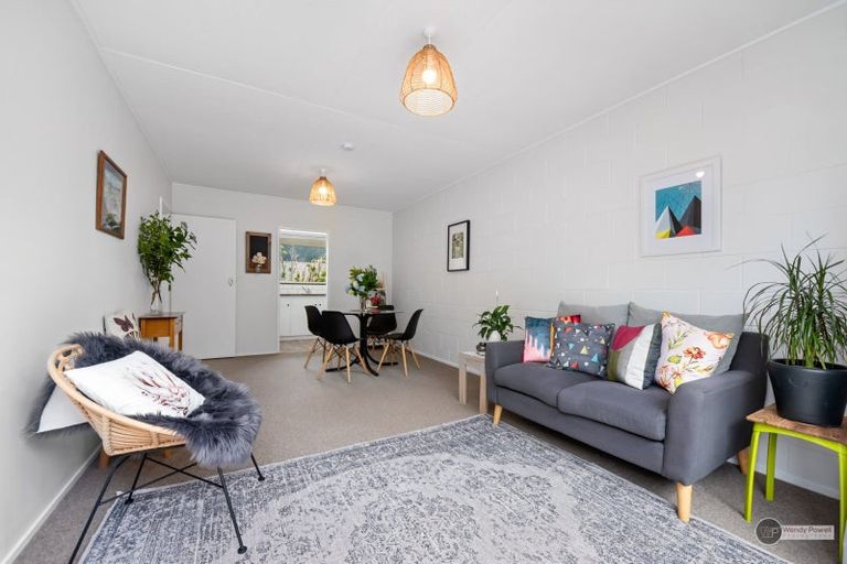 Photo of property in 44i Whites Line West, Woburn, Lower Hutt, 5010