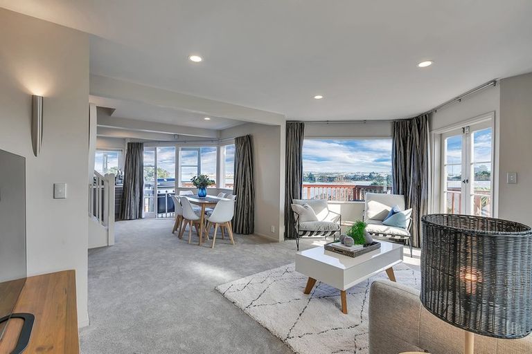 Photo of property in 1/33 Beach Haven Road, Beach Haven, Auckland, 0626