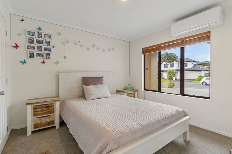 Photo of property in 62 Thornbury Crescent, East Tamaki Heights, Auckland, 2016