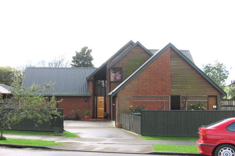 Photo of property in 1 Caccia Birch Lane, Hokowhitu, Palmerston North, 4410