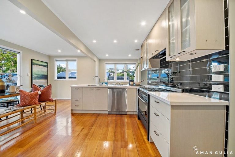 Photo of property in 29 Amberley Avenue, Te Atatu South, Auckland, 0610