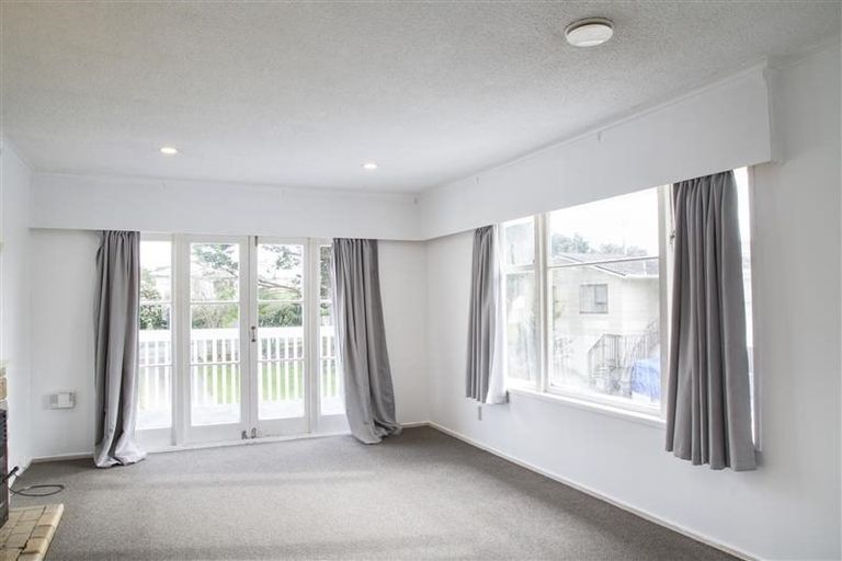 Photo of property in 3 Longburn Road, Henderson, Auckland, 0610