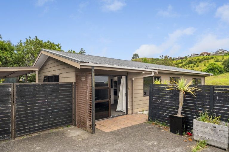 Photo of property in 37 Resolution Road, Welcome Bay, Tauranga, 3112