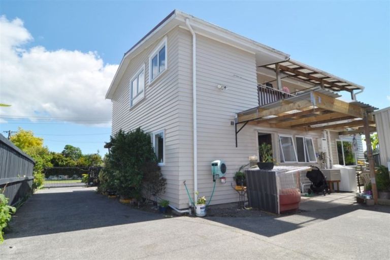 Photo of property in 2a Bamboo Grove, Kelston, Auckland, 0602