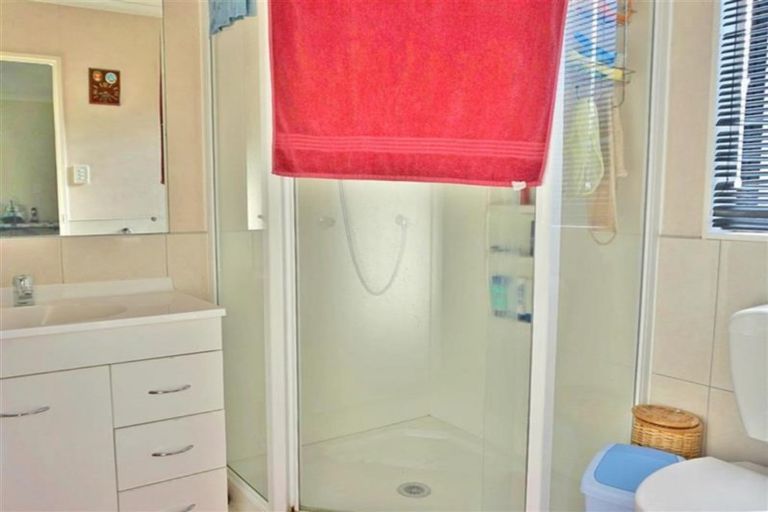 Photo of property in 45 Magic Way, Randwick Park, Auckland, 2105