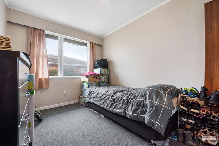 Photo of property in 2/11 Sutherland Avenue, Silverstream, Upper Hutt, 5019