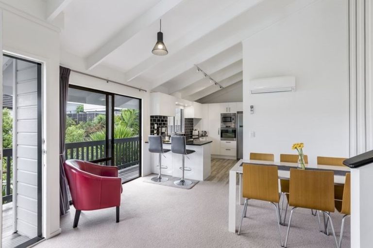 Photo of property in 2/660 Beach Road, Browns Bay, Auckland, 0630