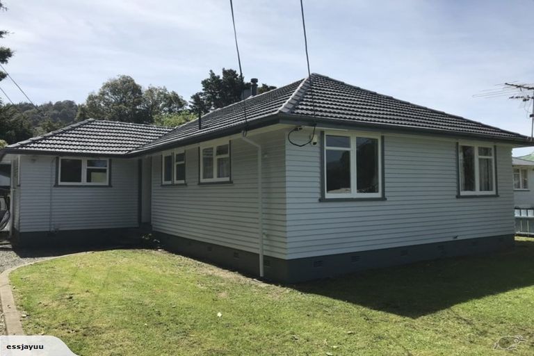 Photo of property in 1 Holdsworth Avenue, Trentham, Upper Hutt, 5018