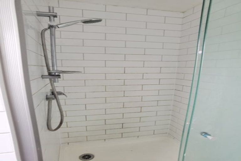 Photo of property in 16 Massine Place, Randwick Park, Auckland, 2105