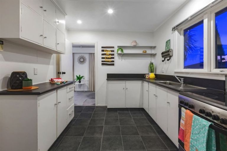 Photo of property in 129 Conclusion Street, Ascot Park, Porirua, 5024