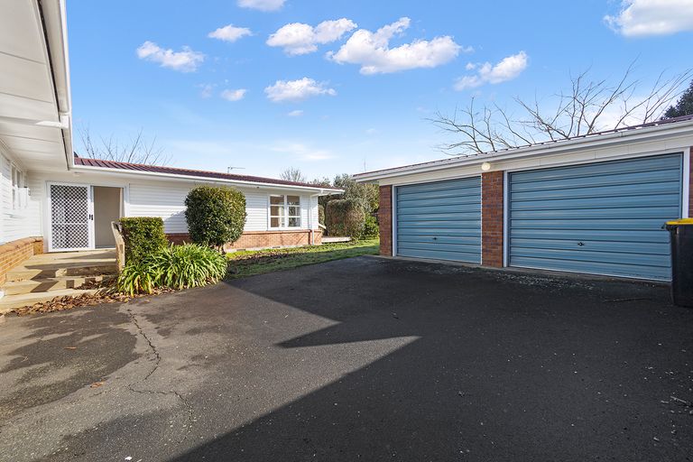 Photo of property in 20 Clare Street, Cambridge, 3434