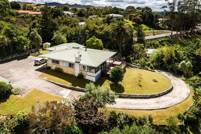 Photo of property in 4 Windsor Road, Waipawa, 4210