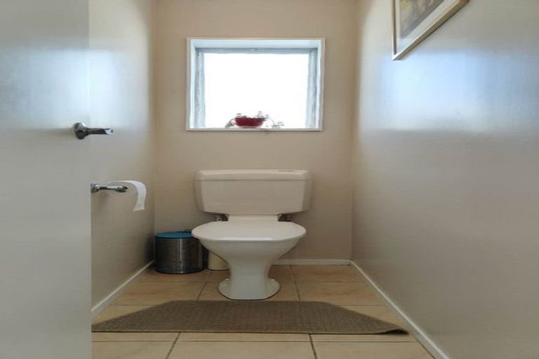 Photo of property in 72 Granville Drive, Massey, Auckland, 0614