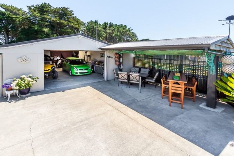 Photo of property in 60 Nash Parade, Foxton Beach, Foxton, 4815