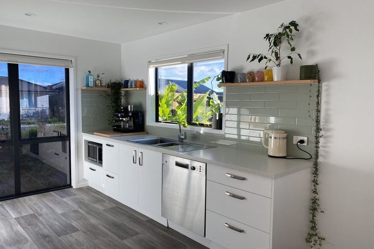 Photo of property in 11 Pioneer Crescent, Omokoroa, 3114