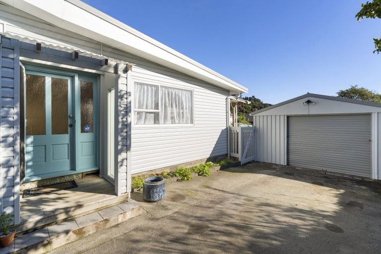 Photo of property in 8 Kaitawa Crescent, Paraparaumu, 5032