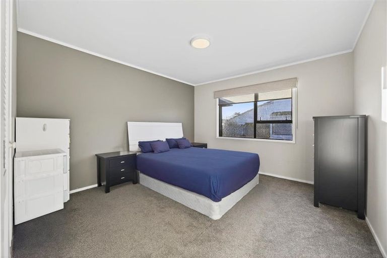 Photo of property in 70 De Quincey Terrace, Highland Park, Auckland, 2010