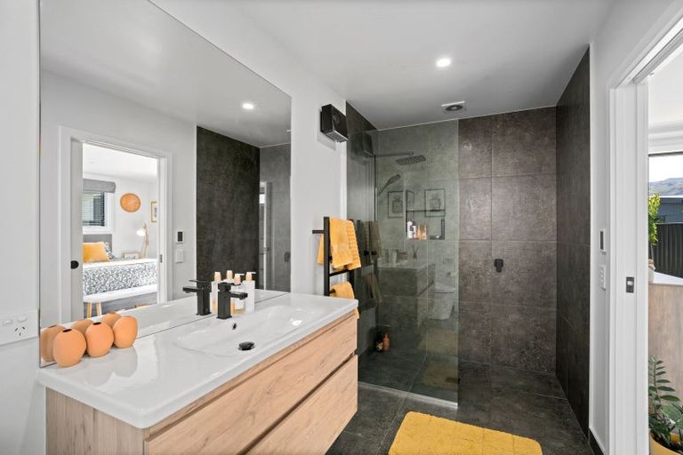 Photo of property in 1 Fraer Street, Cromwell, 9310