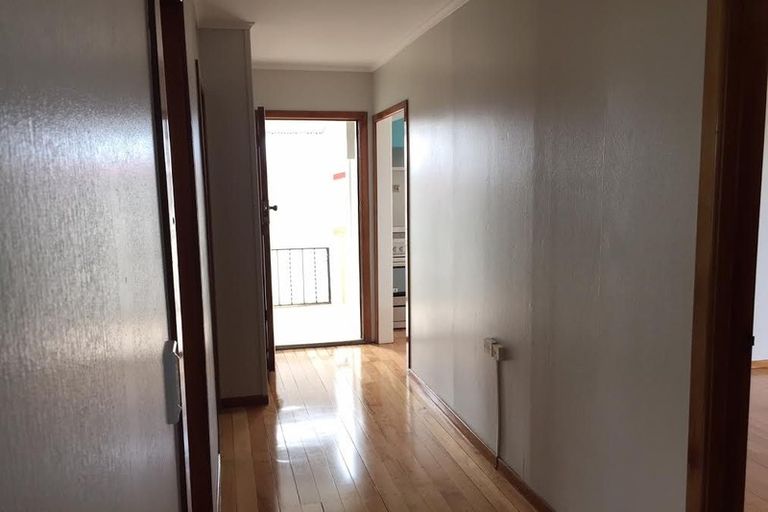 Photo of property in 1/176 Chivalry Road, Glenfield, Auckland, 0629