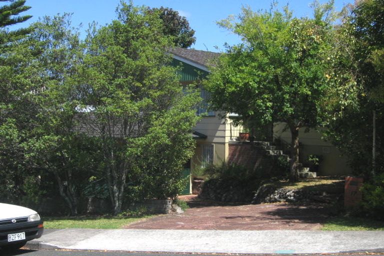 Photo of property in 17 Gladys Avenue, Glenfield, Auckland, 0629
