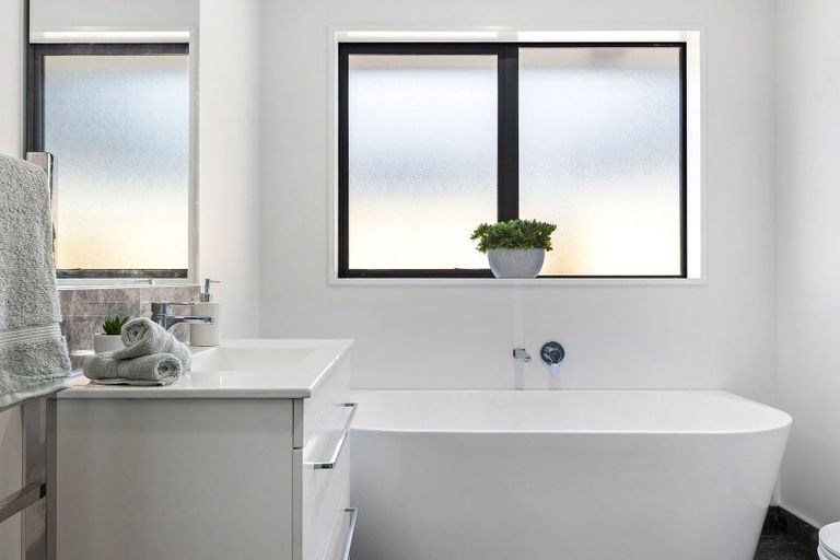 Photo of property in 27 Crossley Avenue, Woodend, 7610