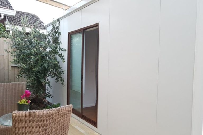 Photo of property in 1 Mackwell Road, Fairview Heights, Auckland, 0632