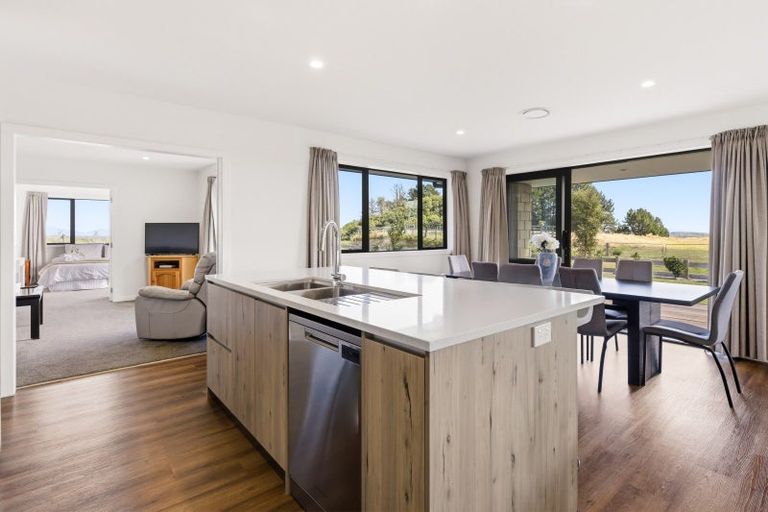 Photo of property in 1 Glendas Way, Acacia Bay, 3385