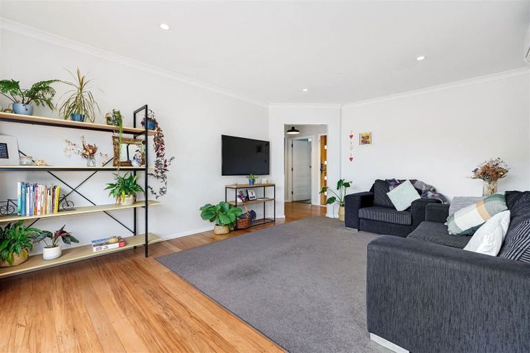 Photo of property in 44 Pitcairn Crescent, Bryndwr, Christchurch, 8053