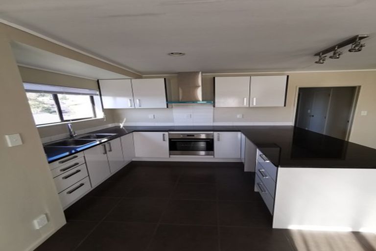 Photo of property in 2/215 Glengarry Road, Glen Eden, Auckland, 0602