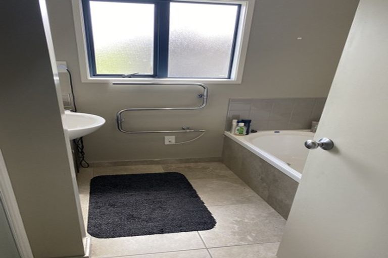 Photo of property in 4 Vicente Place, Oteha, Auckland, 0632