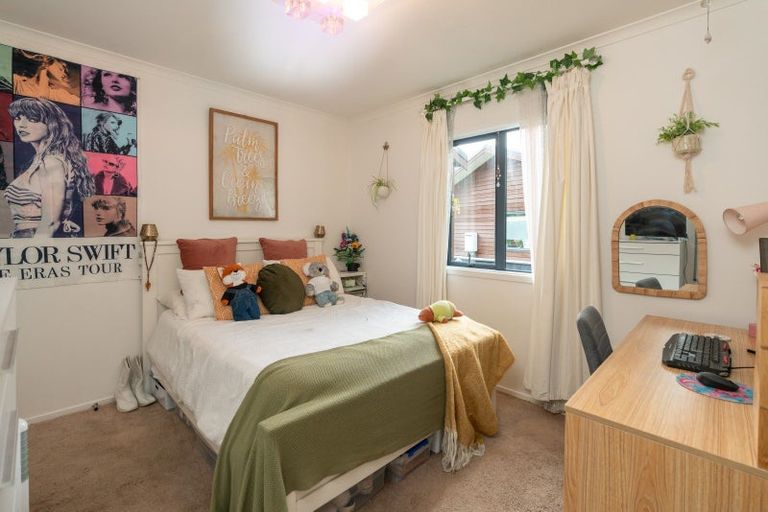 Photo of property in 96a Larsen Crescent, Tawa, Wellington, 5028