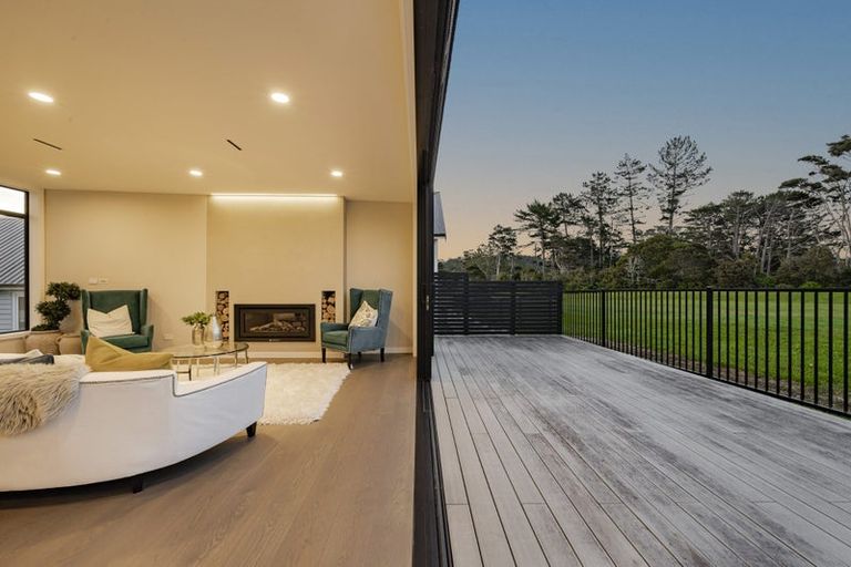 Photo of property in 14 Third Fairway Place, Albany, Auckland, 0632