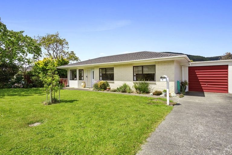 Photo of property in 16 Rossiter Street, Tawa, Wellington, 5028