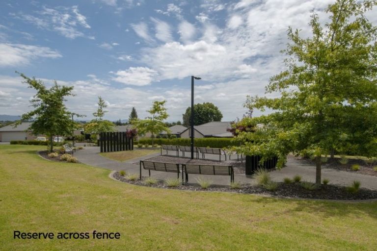 Photo of property in 10 Vista Close, Omokoroa, 3114