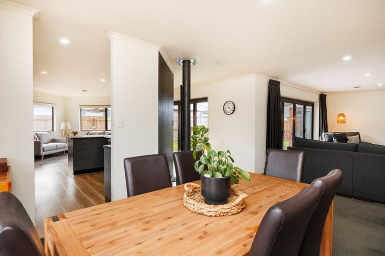 Photo of property in 17 Daniel Place, Kelvin Grove, Palmerston North, 4414